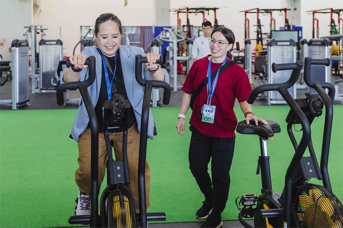 國訓家庭日_舉重選手郭婞淳(右)與母親(左)