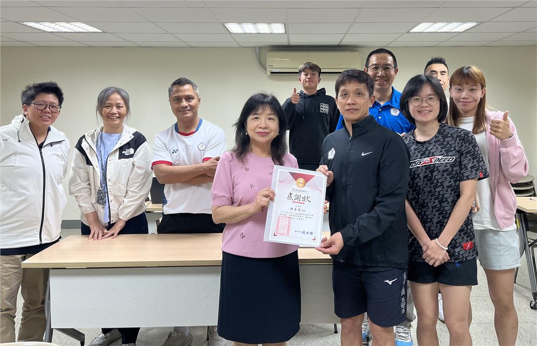 許美智教授與學員合照。