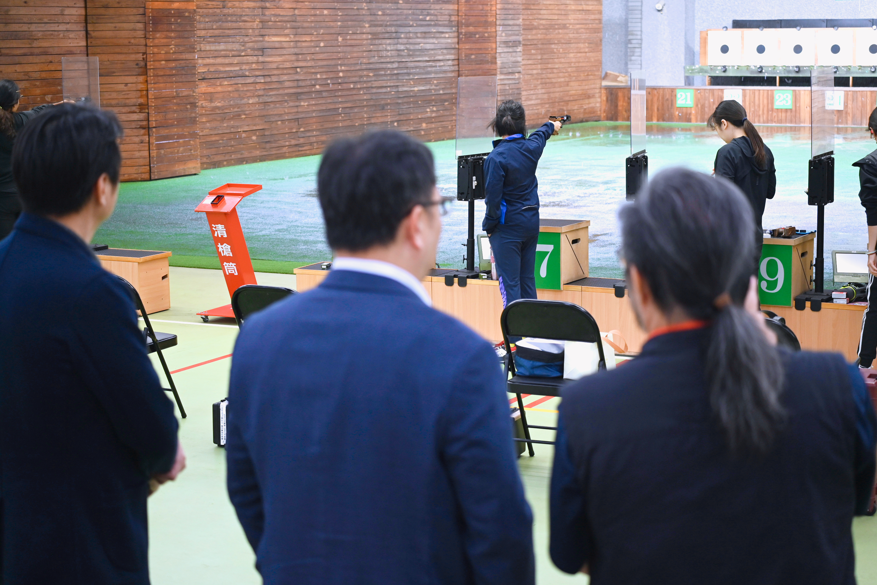 聆聽、觀看選手培訓狀況